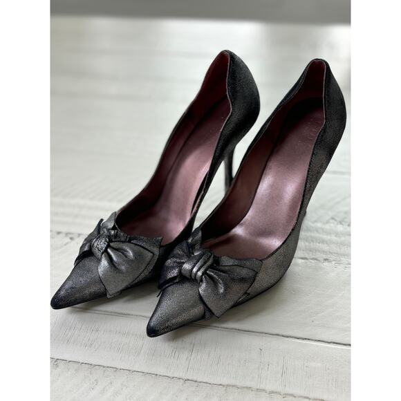 ✨ GUESS by Marciano Glamorous Metallic Pewter Bow Pumps ✨ - Picture 1 of 6